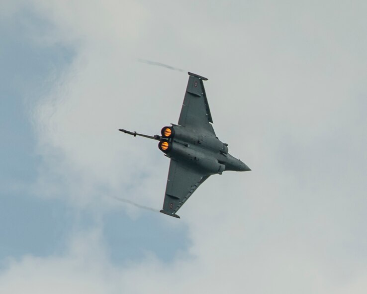 A French Air Force Rafale performs an aerial demonstration during the Singapore International Airshow at Changi International Airport, Singapore, Feb. 18, 2016. During the show, several nations came together to demonstrate their aerial capabilities and build stronger defense ties. (U.S. Air Force photo by Capt. Raymond Geoffroy/Released)
