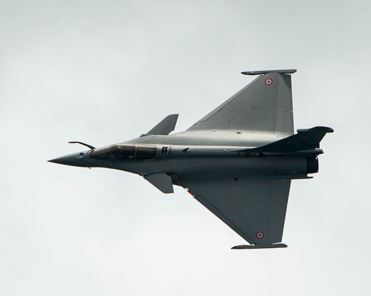 A French Air Force Rafale performs an aerial demonstration during the Singapore International Airshow at Changi International Airport, Singapore, Feb. 18, 2016. During the show, several nations came together to demonstrate their aerial capabilities and build stronger defense ties. (U.S. Air Force photo by Capt. Raymond Geoffroy/Released)