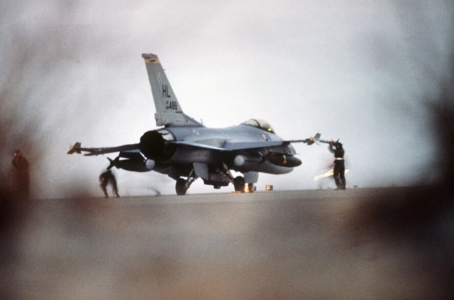 An F-16C Fighting Falcon fighter aircraft from the 388th Tactical Fighter Wing, Hill Air Force Base, Utah, is prepared for a strike against targets in Iraq and Kuwait during Operation Desert Storm. (U.S. Air Force photo)