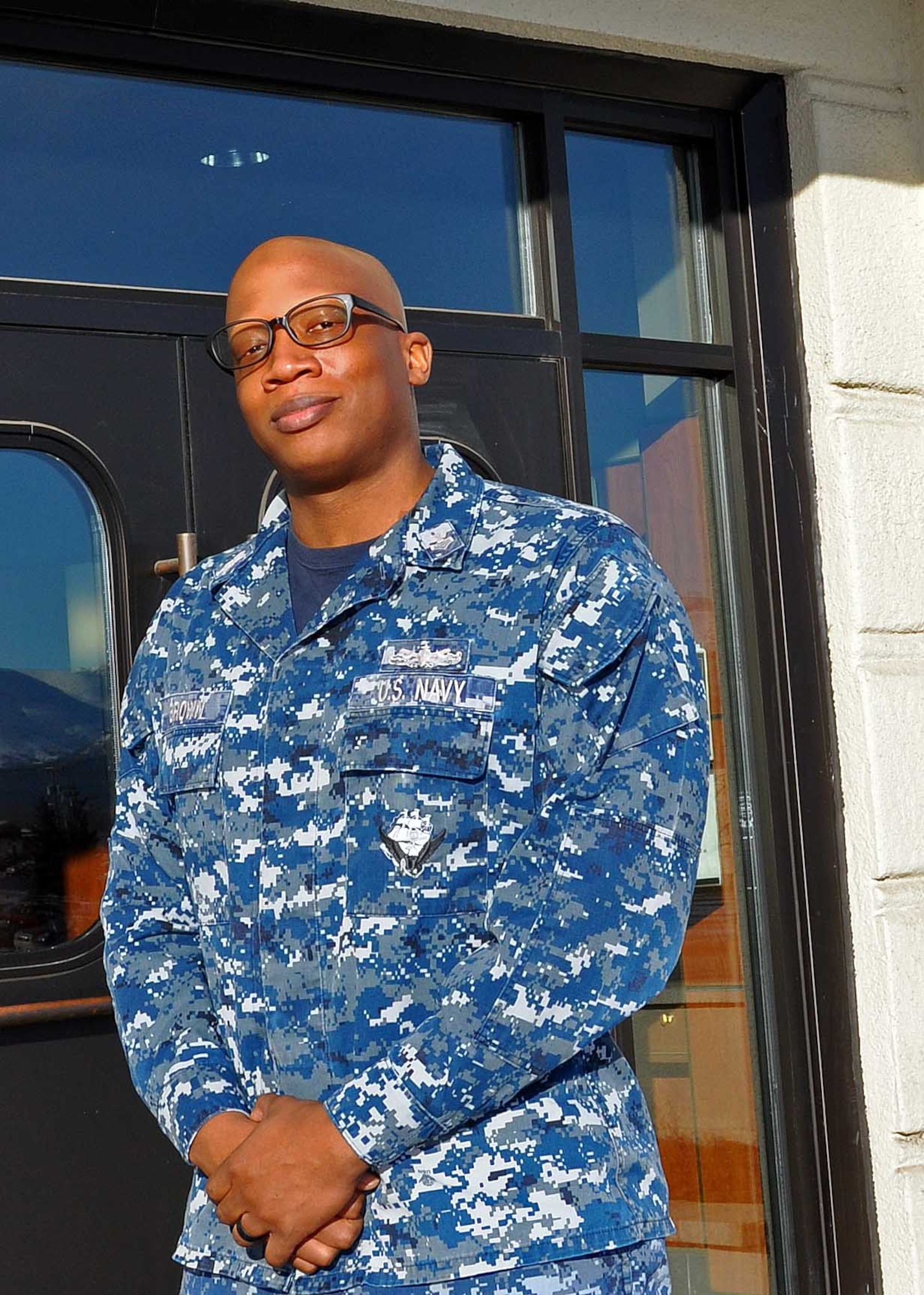 U.S. Navy Petty Officer 1st Class William Brown, Alaskan Command Manpower, Personnel and Administration Directorate navy administration officer, won Alaska Sailor of the Year Feb. 20 during the Armed Services YMCA of Alaska’s 39th Annual Salute to the Military banquet. Brown was one of 12 military members to be honored at the ceremony to celebrate the accomplishments of Alaska’s most outstanding junior enlisted Armed Service members. (U.S. Air Force photo/Capt. Anastasia Wasem)