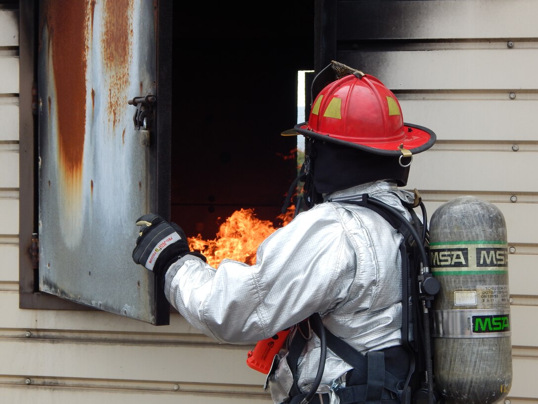 SOTO CANO AIR BASE, Honduras – A 612th Air Base Squadron firefighter, conducts an assessment of a fire during a familiarization and proficiency exercise, to take the necessary precautions and response actions, Feb. 18, 2016, at Soto Cano Air Base, Honduras. These monthly exercises keep the firefighters current on their skills while improving their readiness and response. (U.S. Army photo by Spc. Audie Colón)