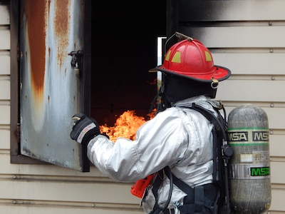 SOTO CANO AIR BASE, Honduras – A 612th Air Base Squadron firefighter, conducts an assessment of a fire during a familiarization and proficiency exercise, to take the necessary precautions and response actions, Feb. 18, 2016, at Soto Cano Air Base, Honduras. These monthly exercises keep the firefighters current on their skills while improving their readiness and response. (U.S. Army photo by Spc. Audie Colón)