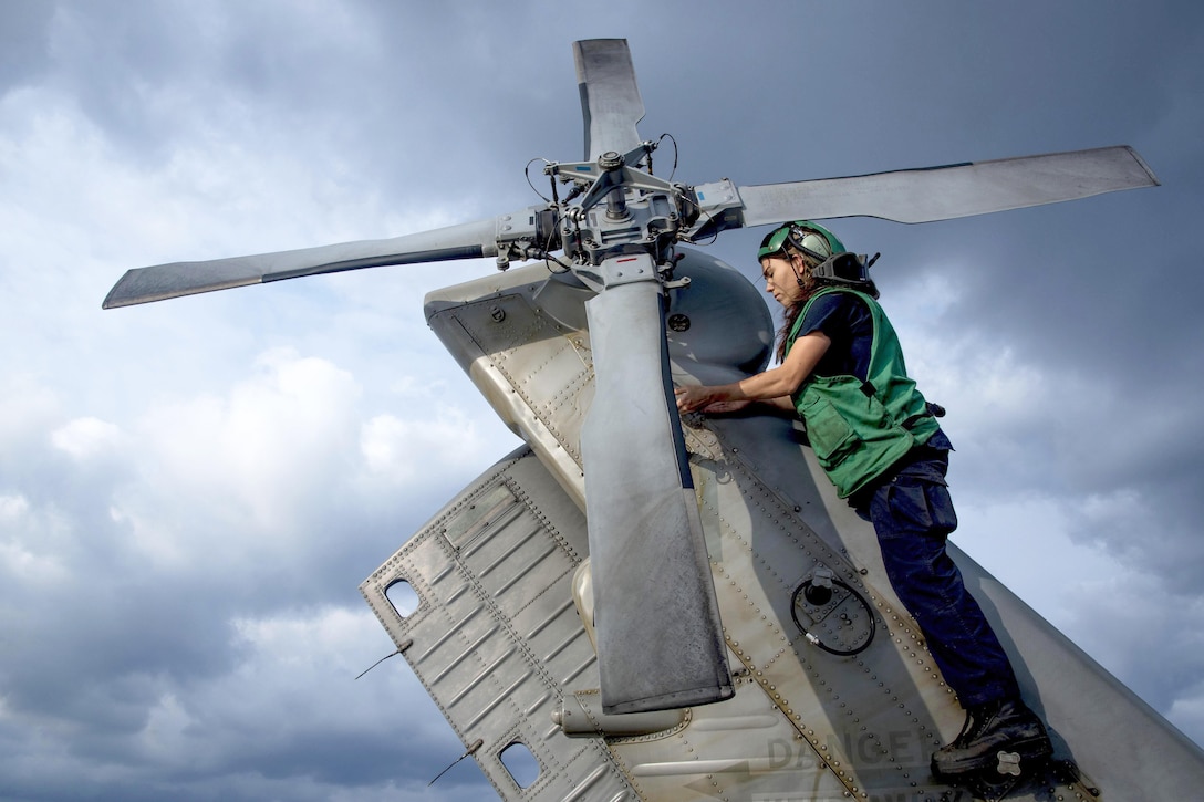 Petty Officer 2nd Class Alexandra King performs routine maintenance on an MH-60R Seahawk helicopter aboard the guided-missile destroyer USS Chung-Hoon in the East China Sea, Feb. 19, 2016. King is an aviation machinist’s mate. Navy photo by Petty Officer 2nd Class Marcus L. Stanley