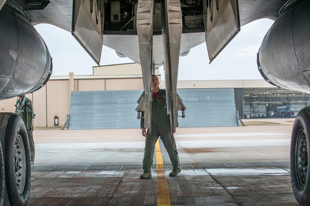 U.S. Air Force Col. Denis Heinz, a weapons systems officer, performs a preflight inspection of a B-1 Lancer prior to a mission on Feb. 20, 2016, Dyess Air Force Base (AFB), Texas. Heinz is Commander of the Air Force Reserve Command’s 489th Bomb Group at Dyess, which is assigned under the 307th Bomb Wing at Barksdale AFB, La. (U.S. Air Force photo by Master Sgt. Greg Steele/Released)