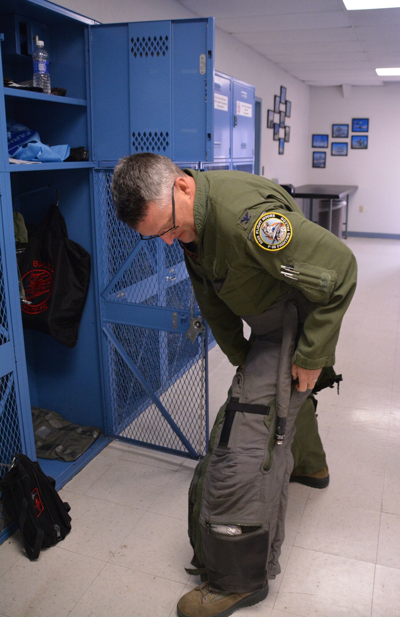 NAVAL AIR STATION FORT WORTH JOINT RESERVE BASE, Texas – Col. Robert Buchanan, 301st Fighter Wing vice commander, gears up for his “fini-flight” here in an F-16 Feb. 6 after 28 years of service. Buchanan has flown more than 3,600 flight hours, with 225 combat hours attained in 53 combat missions over Iraq and Afghanistan. (U.S. Air Force photo by Staff Sgt. Samantha Mathison)