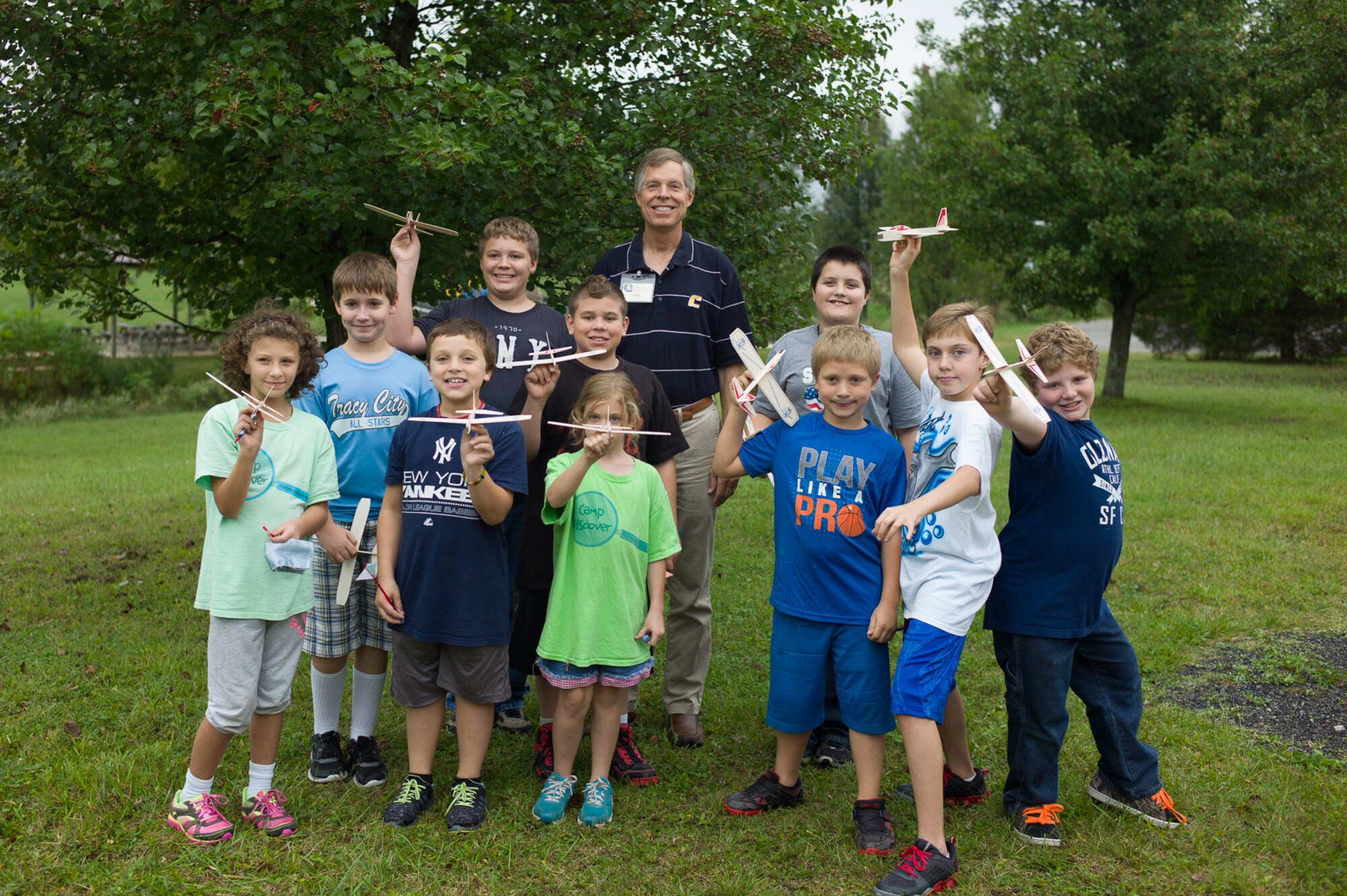 AEDC STEM Coordinator, Jere Matty, helps students at Tracy City Elementary School build and fly planes.