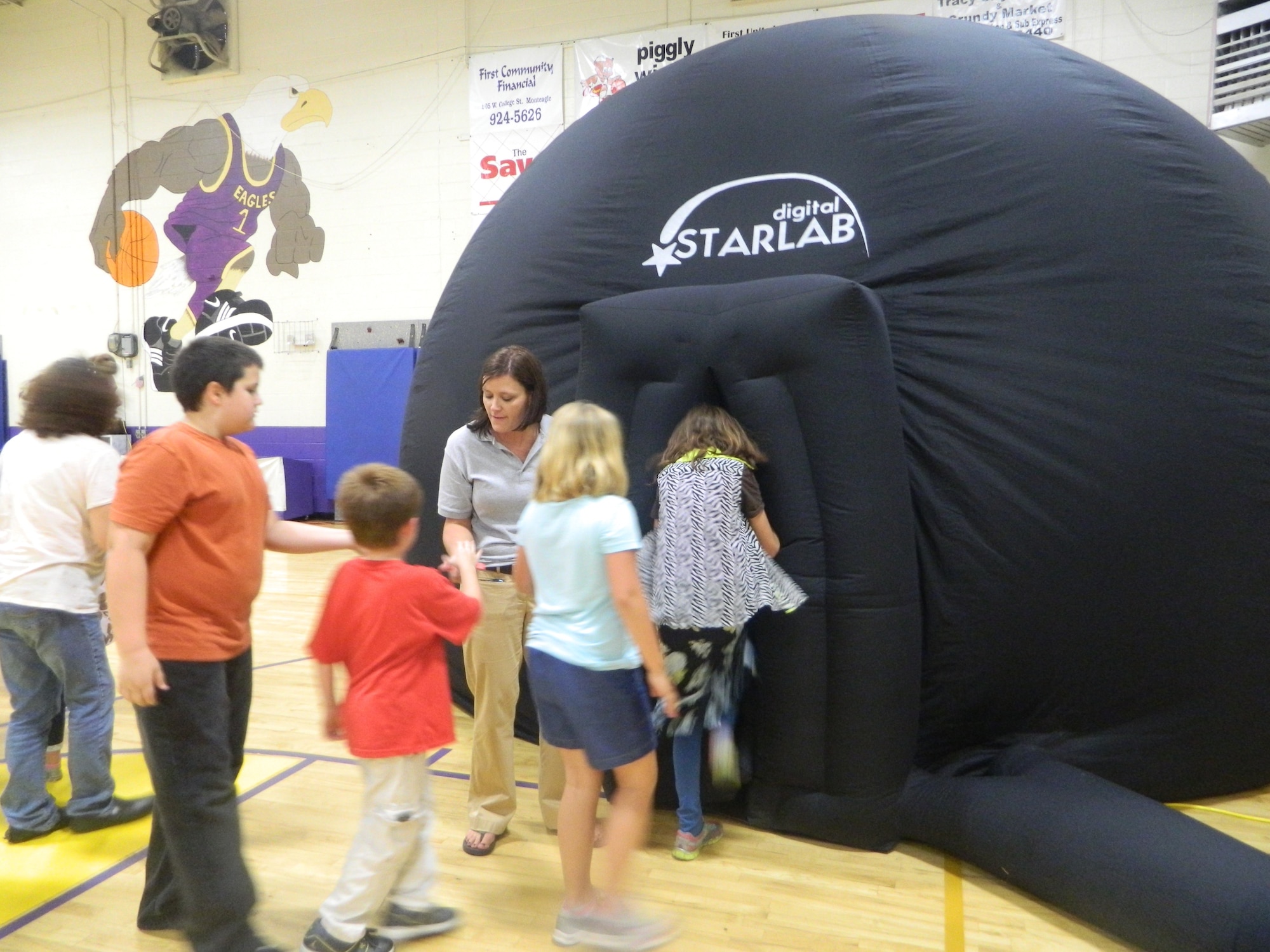 Community Ambassador Susan Johnson prepares students as they enter the AEDC Discovery Dome for a unique experience. A total of 450 students, teachers, staff and parents participated. 