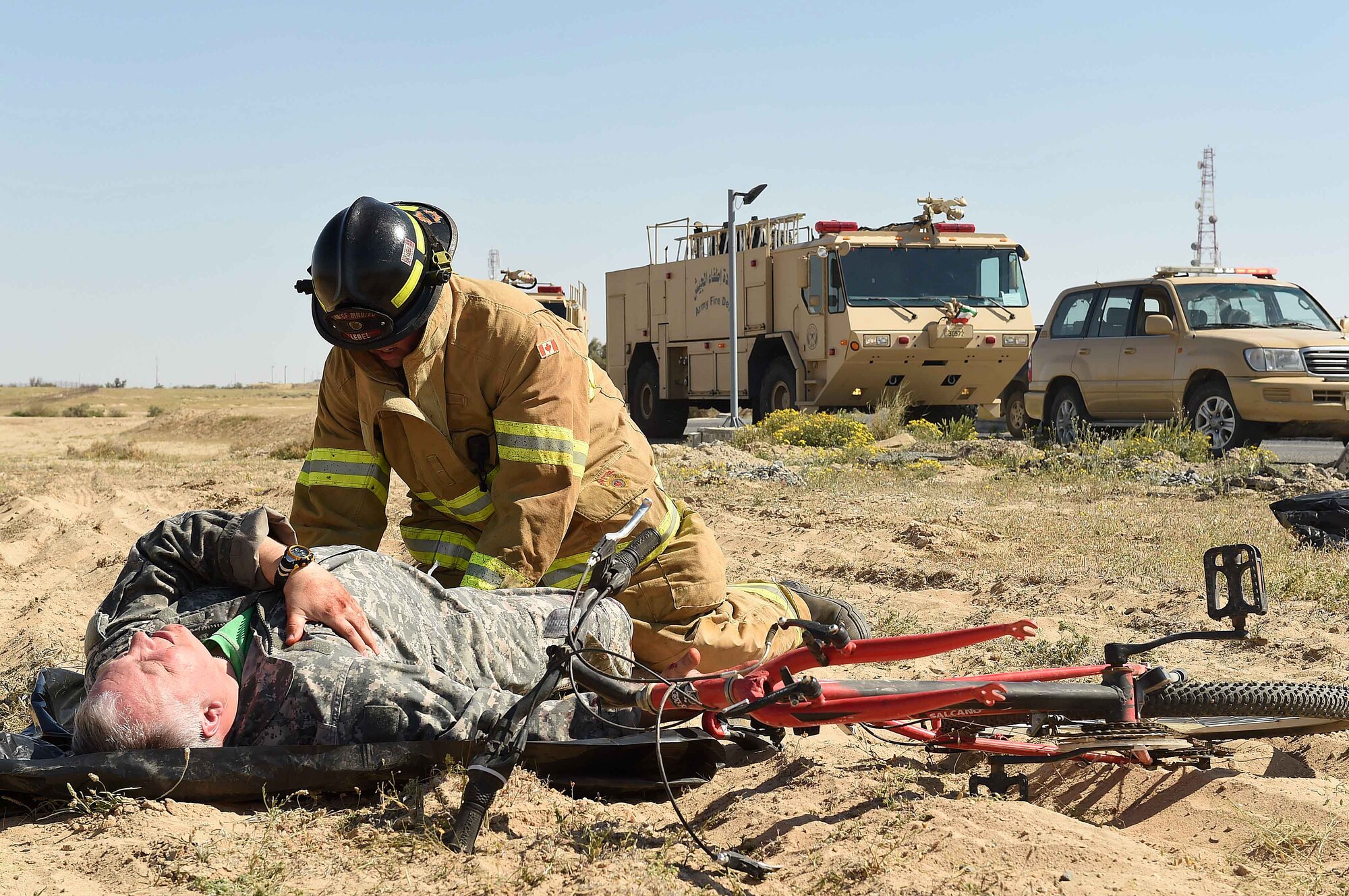 A Canadian Armed Forces firefighter assesses a mock casualty’s injuries during a joint medical exercise Feb. 18, 2016 at an undisclosed location in Southwest Asia. The Canadian Armed Forces joined the 386th Air Expeditionary Wing and 41st Combat Aviation Brigade in an exercise to practice first response and medevac capabilities. (U.S. Air Force photo by Staff Sgt. Jerilyn Quintanilla)