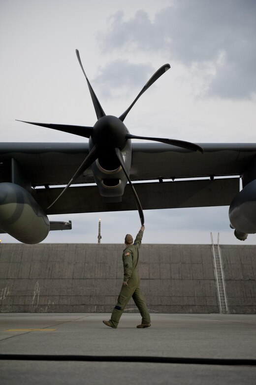 Kadena launches Pacific region #39 s first MC 130J five ship formation