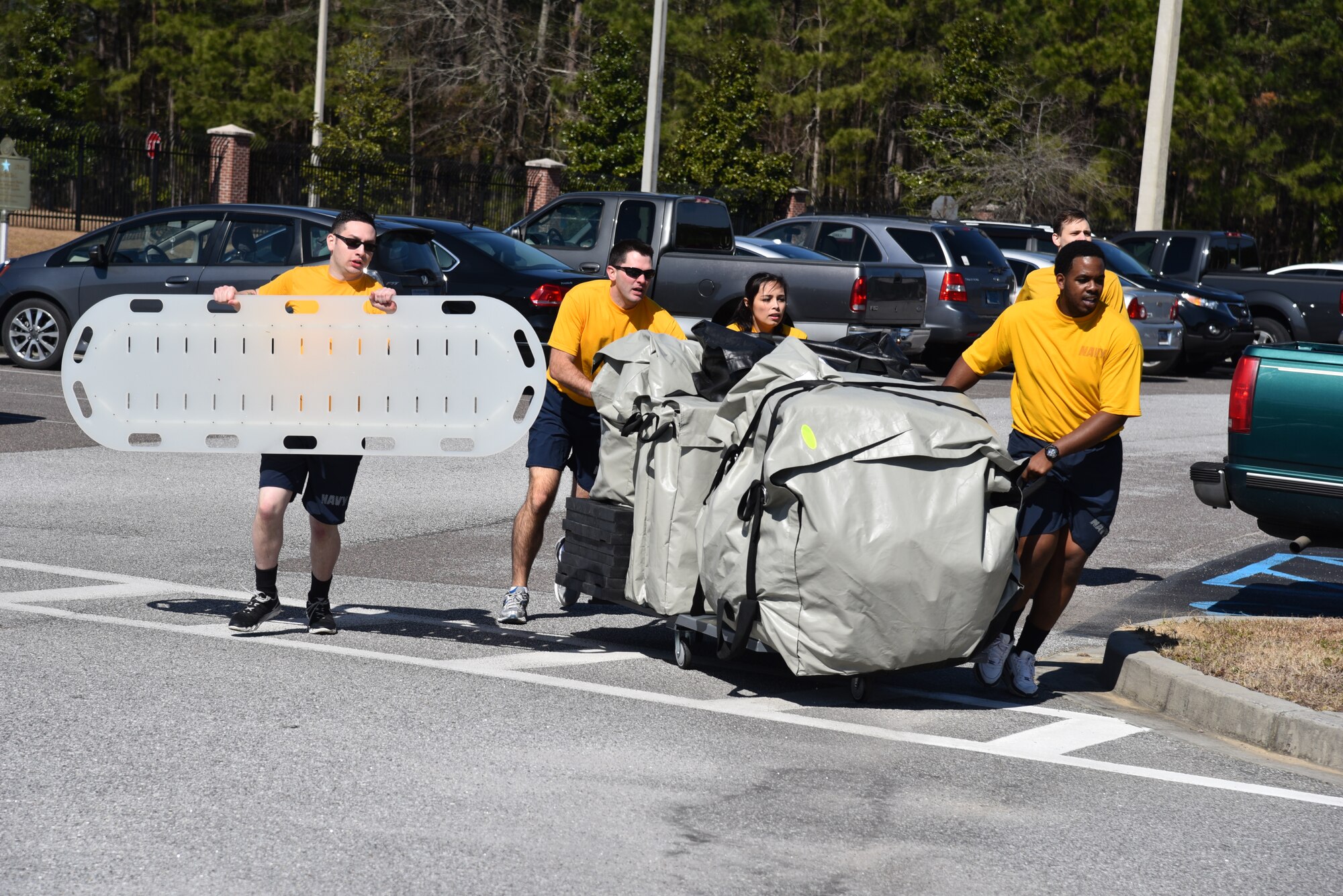 Staff members of Naval Health Clinic Charleston transport supplies for a
decontamination shelter to a set-up site at NHCC during a timed Chemical,
Biological, Radiological, Nuclear and Explosives exercise Feb. 18. NHCC's
medical first responders practiced life-saving skills required to triage,
initiate field treatment, decontaminate and save victims during a CBRNE
event. From left to right: hospitalmen Seaman Apprentice Christopher Bishop,
Petty Officer 2nd Class Charles Brasel, Seaman Apprentice Brandy Sandoval,
Petty Officer 3rd Class Brent Smith; and Petty Officer 3rd Class Jarrett
Waldon, a ship serviceman. (Navy photo by Petty Officer 3rd Class Robert
Jackson
