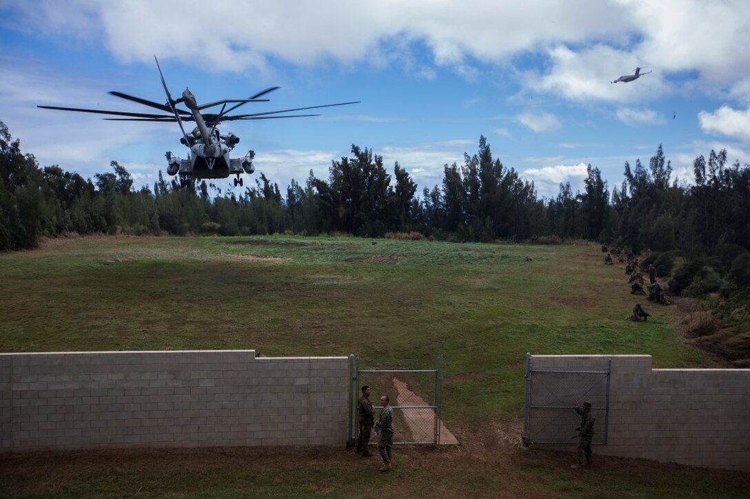 A U.S. Marine Corps CH-53E Super Stallion with the 13th Marine Expeditionary Unit drops off Fighting 13th Marines at the Combined Arms Combat Training Facility, Oahu, Hawaii, Feb. 20, 2016.  More than 4,500 Marines and Sailors with the 13th Marine Expeditionary Unit and Boxer Amphibious Ready Group are transiting the Pacific Ocean en route to the Pacific and Central Command areas of responsibility. (U.S. Marine Corps photo by Sgt. Tyler C. Gregory/released)
