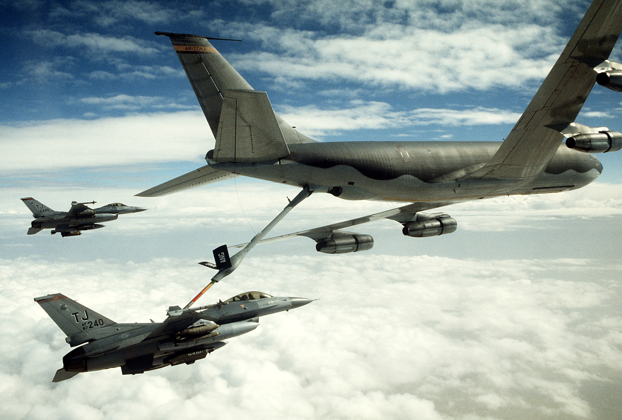 A 401st Tactical Fighter Wing F-16C Fighting Falcon refuels from a KC-135 Stratotanker as another F-16 stands by during Operation Desert Storm. (Courtesy photo)