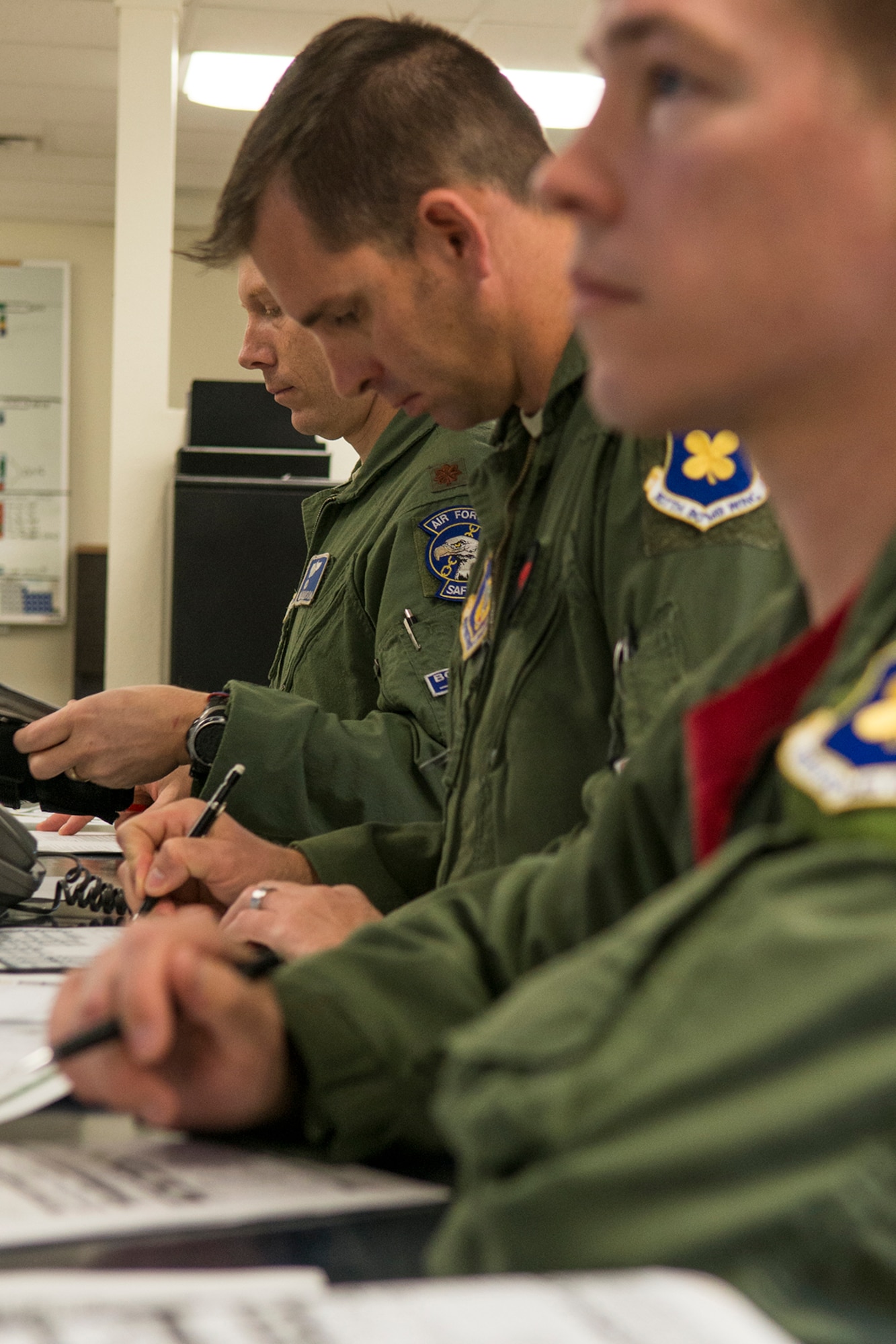 A B-1 Lancer aircrew receive a pre-flight briefing prior to a mission on Feb. 20, 2016, Dyess Air Force Base, Texas. The aircrew consists of three crewmembers assigned to the Air Force Reserve Command’s 345th Bomb Squadron and one member assigned to the 7th Bomb Wing’s 28th Bomb Squadron. (U.S. Air Force photo by Master Sgt. Greg Steele/Released)