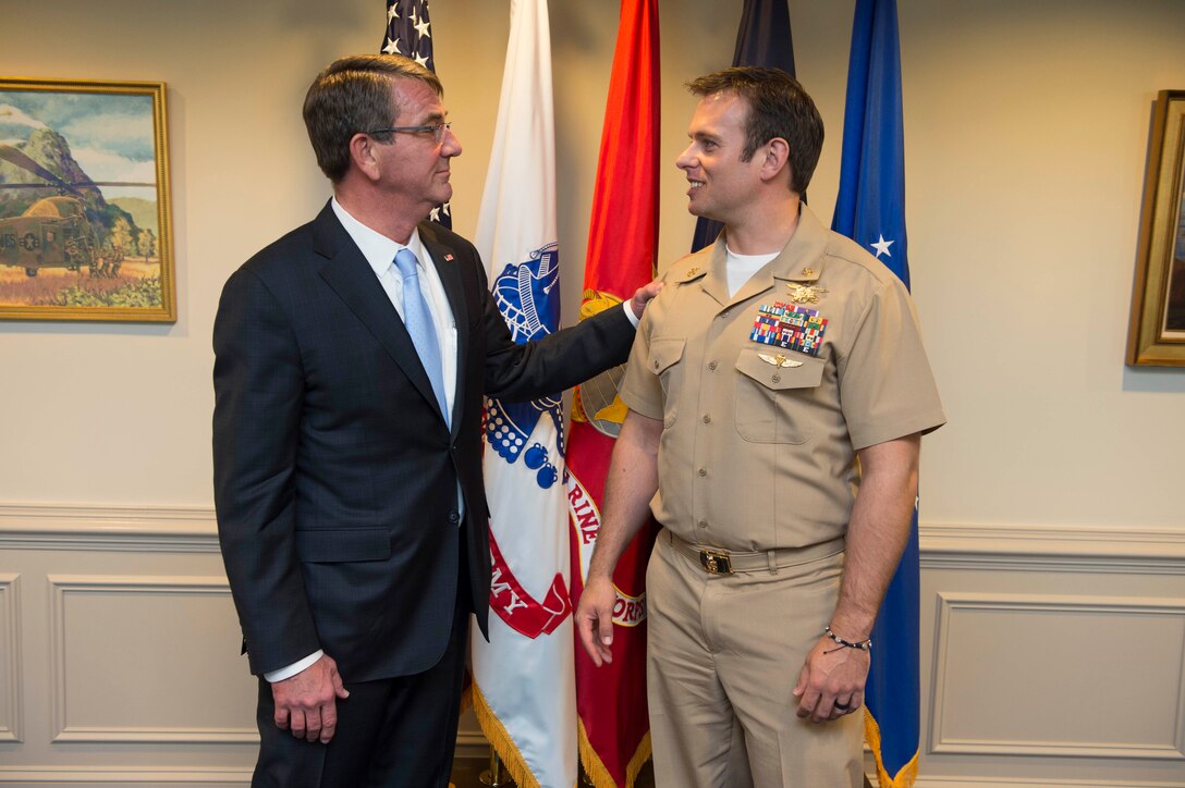 Defense Secretary Ash Carter talks with Navy Senior Chief Petty Officer Edward C. Byers Jr. at the Pentagon, Feb. 26, 2016. DoD photo by Navy Petty Officer 1st Class Tim D. Godbee