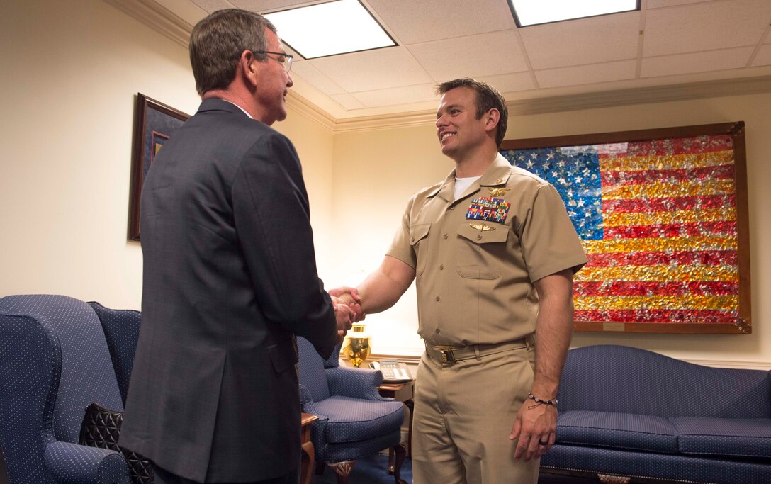 Defense Secretary Ash Carter exchanges greetings with Navy Senior Chief Petty Officer Edward C. Byers Jr., selected to receive the Medal of Honor, at the Pentagon, Feb. 26, 2016. DoD photo by Navy Petty Officer 1st Class Tim D. Godbee