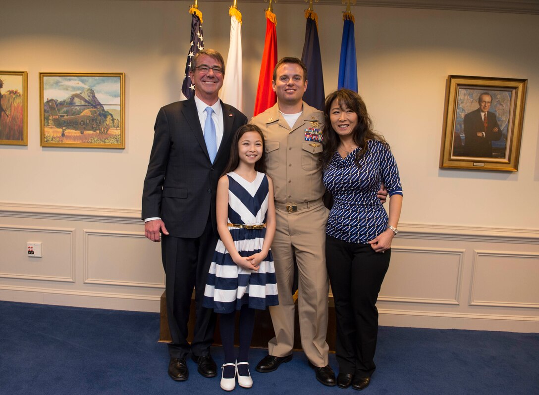 Defense Secretary Ash Carter stands for a photo with Navy Senior Chief Petty Officer Edward C. Byers Jr. and Byers' family at the Pentagon, Feb. 26, 2016. DoD photo by Navy Petty Officer 1st Class Tim D. Godbee