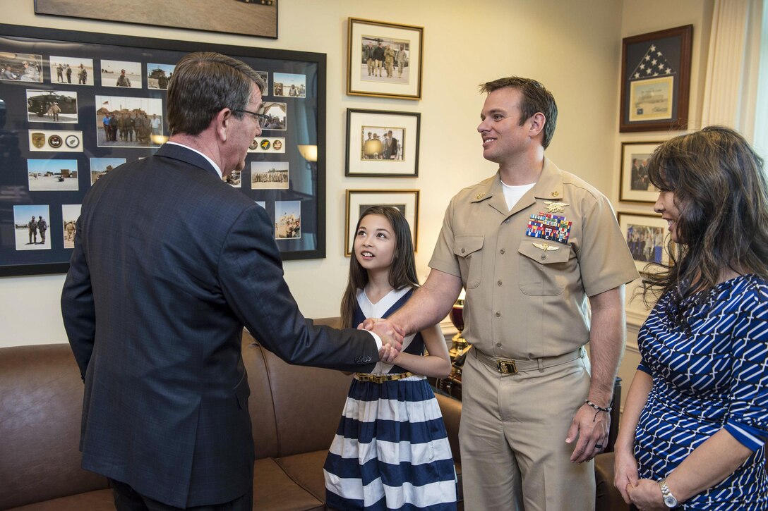 Defense Secretary Ash Carter meets with Navy Senior Chief Petty Officer Edward C. Byers Jr., selected to receive the Medal of Honor, and his family at the Pentagon, Feb. 26, 2016. President Barack Obama is scheduled to present the medal to Byers during a ceremony at the White House Monday. DoD photo by Navy Petty Officer 1st Class Tim D. Godbee