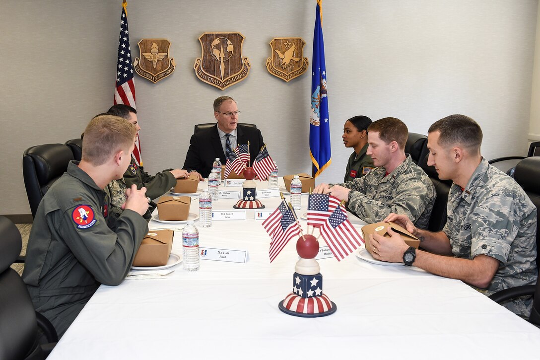 Deputy Defense Secretary Bob Work has lunch with officer students from the 381st Training Group during his visit to Vandenberg Air Force Base, Calif., Feb. 26, 2016. DoD photo by Army Sgt. 1st Class Clydell Kinchen