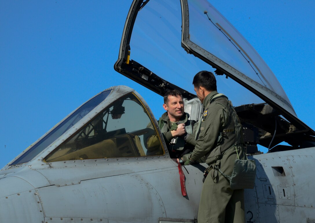 U.S. Air Force Maj. Jozsef Jonas, 25th Fighter Squadron pilot, shakes hands with Republic of Korea air force Capt. Ahn, Hae-Chul, 237th FS pilot, before take-off during Buddy Wing 16-2 on Osan Air Base, ROK, Feb. 24, 2016. 
