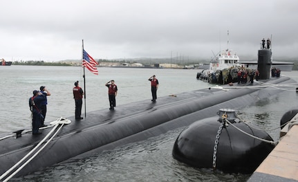 130809-N-LS794-066 APRA HARBOR, Guam (Sept. 20, 2013) – The Los Angeles-class fast attack submarine USS Chicago (SSN 721) shifts colors as it moors after returning from an 11-week deployment in the 7th Fleet Area of Responsibility.  Chicago is one of three forward deployed submarines stationed in Guam.  (U.S. Navy photo by Mass Communication Specialist 1st Class Jeffrey Jay Price/Released)