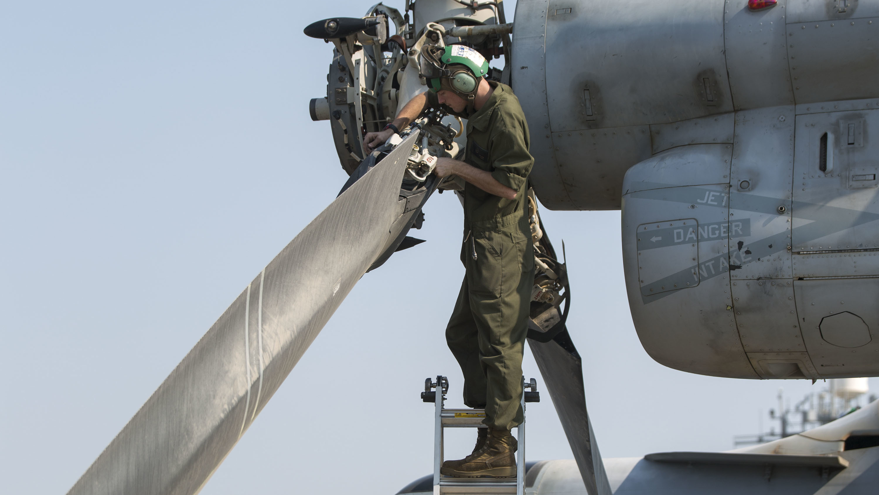 Keeping rotors spinning Aviation mechanics keep 26th MEU ready > The Official United States