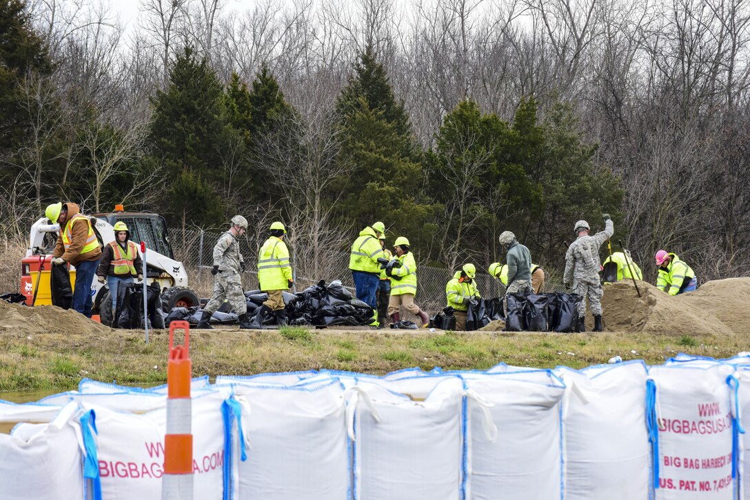 Army combat engineers fill sandbags to help Missouri's Transportation Department workers in Arnold, Mo., Dec. 31, 2015. The engineers are assigned to the Missouri National Guard's 220th, 880th and 1138th engineer companies. Missouri National Guard photo