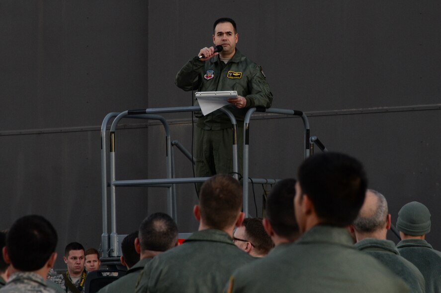 U.S. Air Force Col. Mark Barrera, 23d Wing vice commander, briefs Airmen during a foreign object debris walk, Jan. 4, 2016, at Moody Air Force Base, Ga. Moody Airmen that participated in the first FOD walk of the year walked side by side removing debris off the flightline. (U.S. Air Force photo by Airman 1st Class Janiqua P. Robinson/Released)