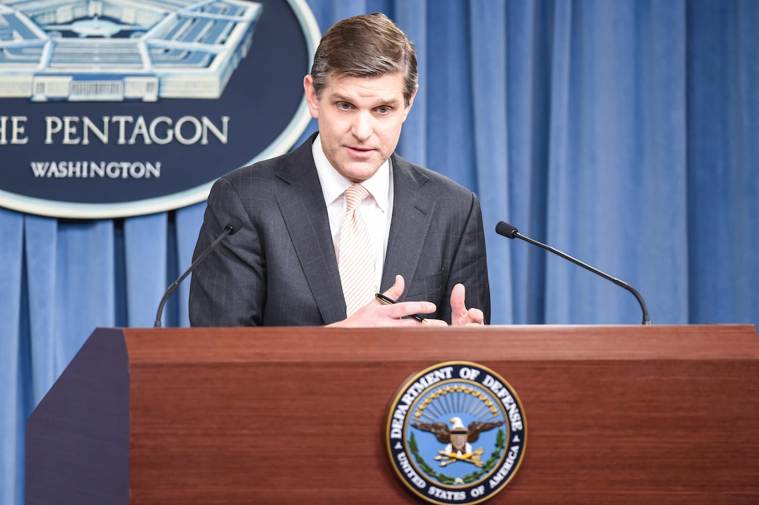 Pentagon Press Secretary Peter Cook briefs reporters at the Pentagon, Jan. 05, 2016. DoD photo by U.S. Army Sgt. 1st Class Clydell Kinchen
