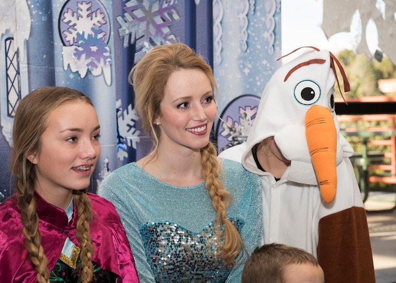 PETERSON AIR FORCE BASE, Colo. – Anna, Elsa and Olaf from “Frozen” made an appearance at the Aragon Dining Facility for Winter Wonderland Fest on Dec. 19, 2015. They posed for photos and interacted with the children of Peterson Airmen. Attendees also received free breakfast and participated in “Frozen” related arts and crafts. (U.S. Air Force photo by Senior Airman Rose Gudex)