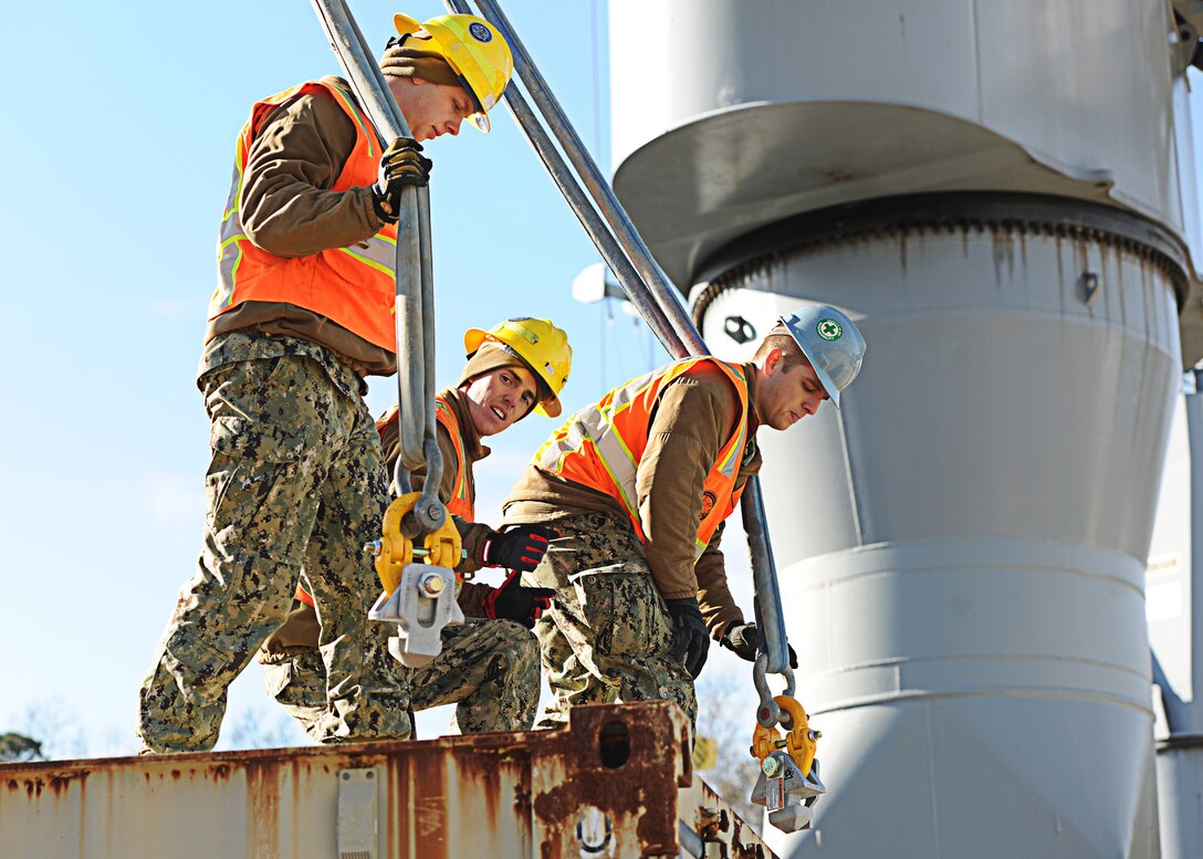 Sailors from Navy Cargo Handling Battalion 1 prepare a shipping container to be crane lifted at a training simulator at Naval Weapon Station Yorktown in Williamsburg, Va., Jan. 6, 2016. Fifty-four active and reserve component Sailors were training in preparation for departure to McMurdo Station, Antarctica, in support of the National Science Foundation. U.S. Navy photo by Petty Officer 2nd Class Benjamin Wooddy