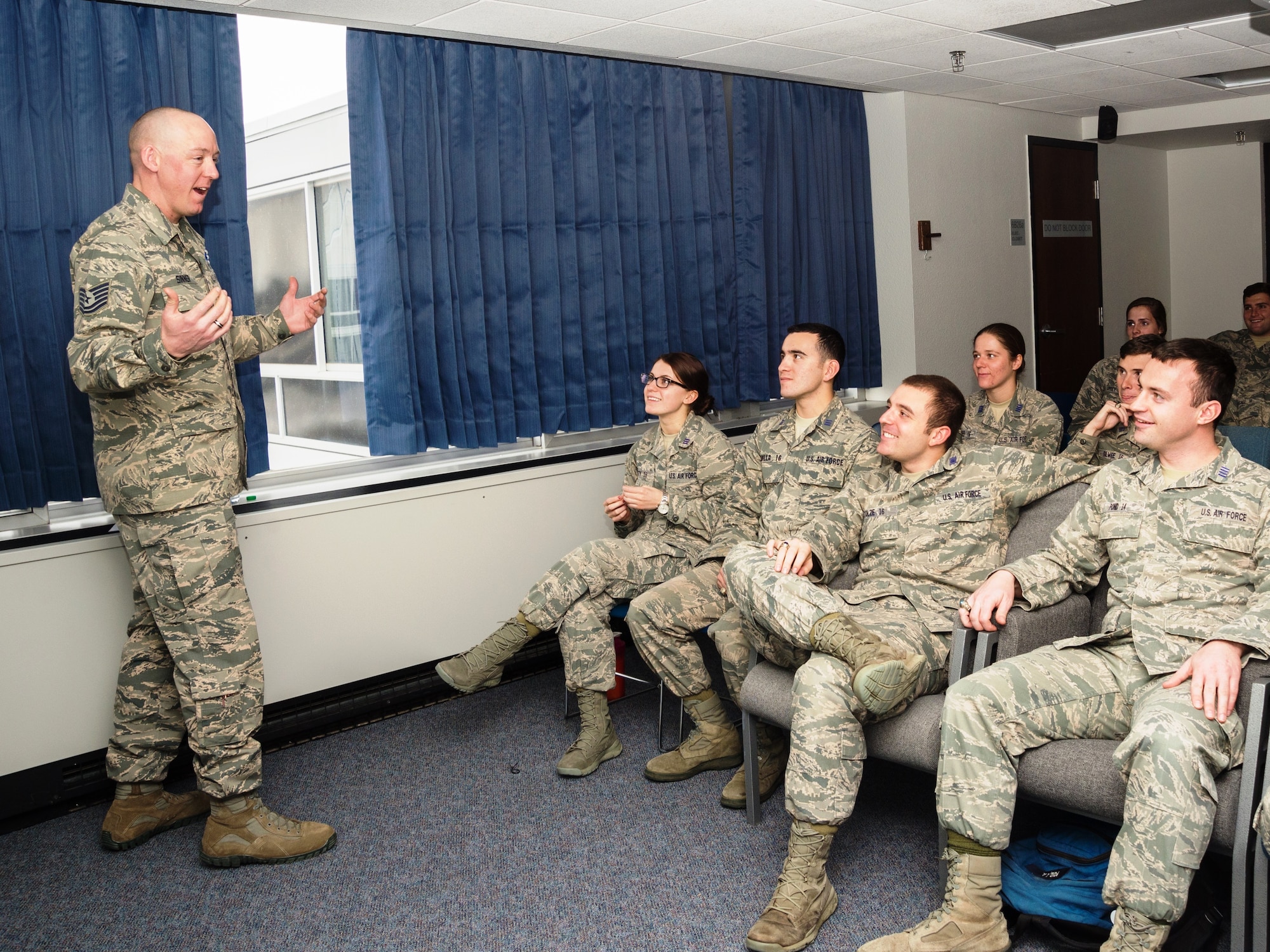 Tech. Sgt. John Sinner, the academy military trainer for Cadet Squadron 24 at the U.S. Air Force Academy, chat with cadets about the Air Force's Enlisted Promotion System Jan. 7, 2016, in Sijan Hall. (U.S. Air Force photo/Liz Copan)