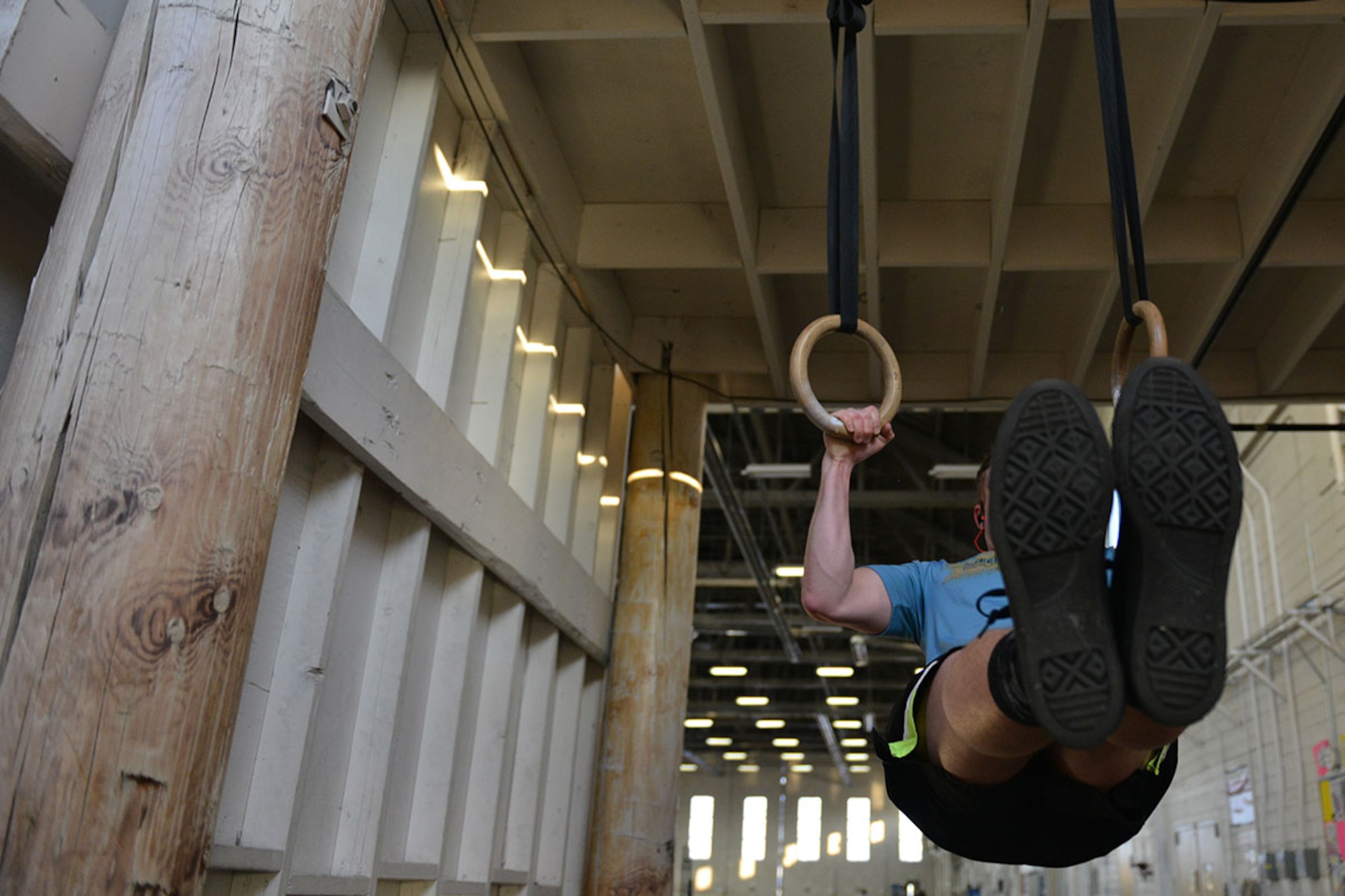 U.S. Army 1st Lt. John Bolding a platoon leader with C Company,1st Battalion (Airborne), 501st Infantry Regiment does muscle-ups in Hangar 5 December 31. As the new year comes, many will find the different fitness locations around JBER to be more trafficked, for information on what fitness centers are available, consult the front desk at either Buckner Physical Fitness Center, or Elmendorf Physical Fitness Center. (U.S. Air Force photo by Airman 1st Class Kyle Johnson)