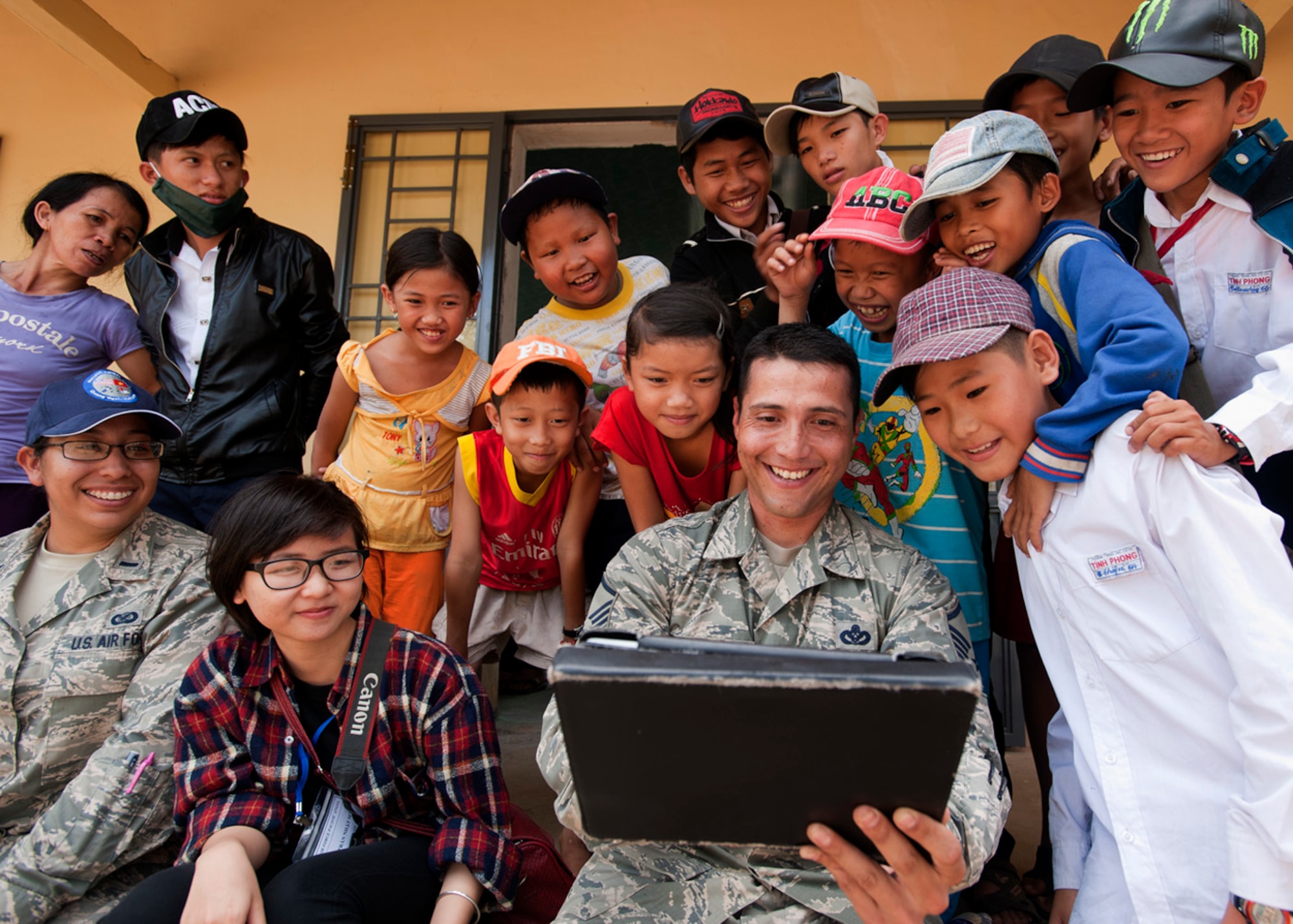 Master Sgt. Erick Lizarraga, an 18th Civil Engineer Squadron structural maintenance craftsman, entertains local youth at South Tinh Phong Primary School, Quang Ngai Province, Vietnam, during an engineering project March 26, 2015. Efforts undertaken during Operation Pacific Angel 2015 help militaries across the Pacific improve and build relationships in a wide spectrum of civic operations, which bolster each nation's capacity to respond and support future humanitarian assistance and disaster relief operations. (U.S. Air Force photo/Staff Sgt. Tong Duong)
