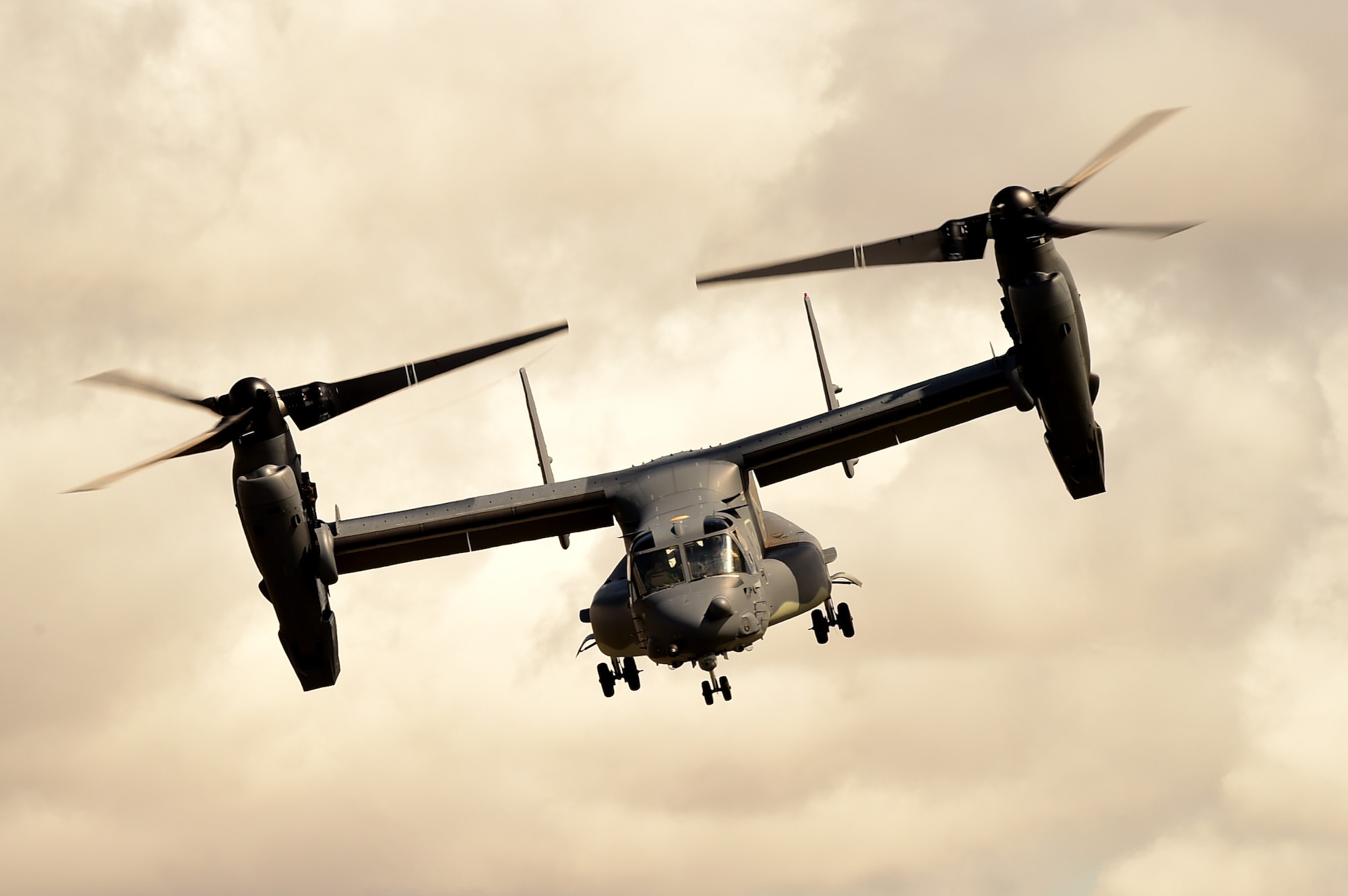 A CV-22B Osprey assigned to the 7th Special Operations Squadron performs an aerial display of its capabilities during the Royal International Air Tattoo at Royal Air Force Fairford, England, July 19, 2015. The U.S. participation in RIAT highlighted the strength of America’s commitment to the security of NATO and its allies. (U.S. Air Force photo/Tech. Sgt. Chrissy Best) 