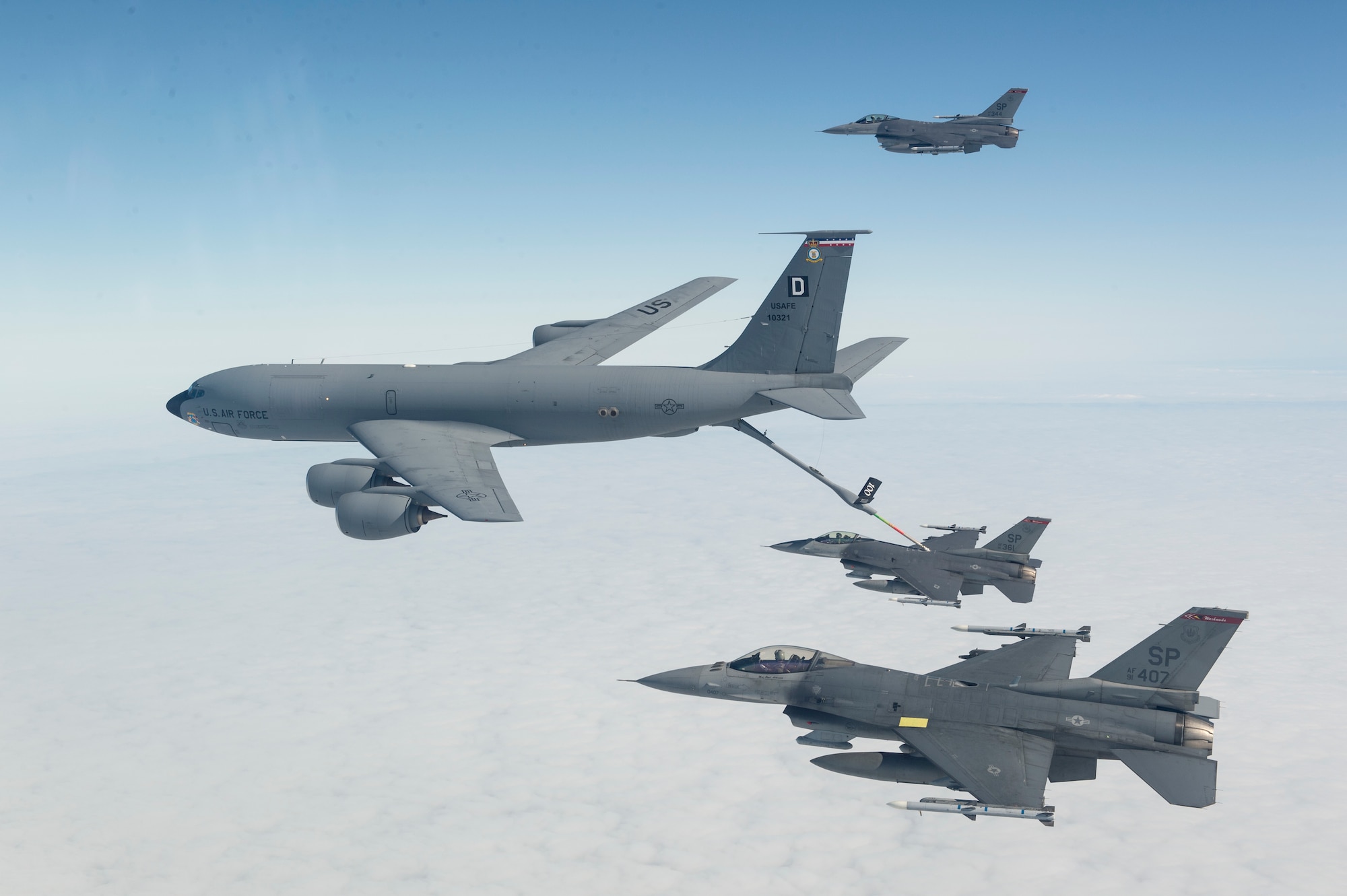 F-16 Fighting Falcons from the 408th Fighter Squadron at Spangdahlem Air Base, Germany, conduct aerial refueling with a KC-135 Stratotanker from the 100th Air Refueling Wing at Royal Air Force Mildenhall, England, during a training sortie Sept. 9, 2015, over the U.K. (U.S. Air Force photo/Tech. Sgt. Jason Robertson)