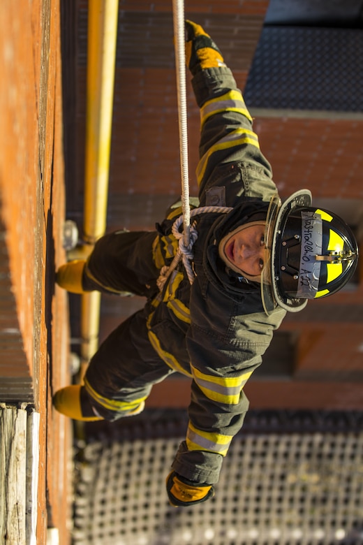 A probationary firefighter in his second week of training at the New York City Fire Academy on Russell Island in New York City, is lowered down a five-story building during a roof-rope-rescue drill, Jan. 6, 2016. Drill sergeant leaders from the United States Army Drill Sergeant Academy on Fort Jackson, S.C., were at the Fire Academy Jan. 4-8, to observe training as part of a collaboration between the Fire Department of New York and the Center for Initial Military Training providing lessons learned and offering alternate training methods for new recruits. (U.S. Army photo by Sgt. 1st Class Brian Hamilton)