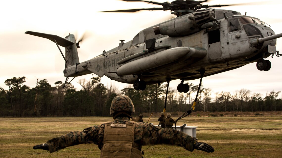 HMHT-302, CLB-2 conduct external lifts > United States Marine Corps ...