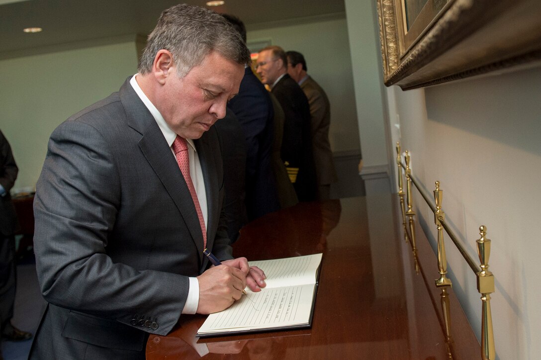 Jordanian King Abdullah II signs a guest book as he arrives inside the Pentagon to meet with Defense Secretary Ash Carter following an enhanced honor cordon, Jan. 11, 2016. The two leaders met to discuss matters of mutual importance. DoD photo by Air Force Senior Master Sgt. Adrian Cadiz