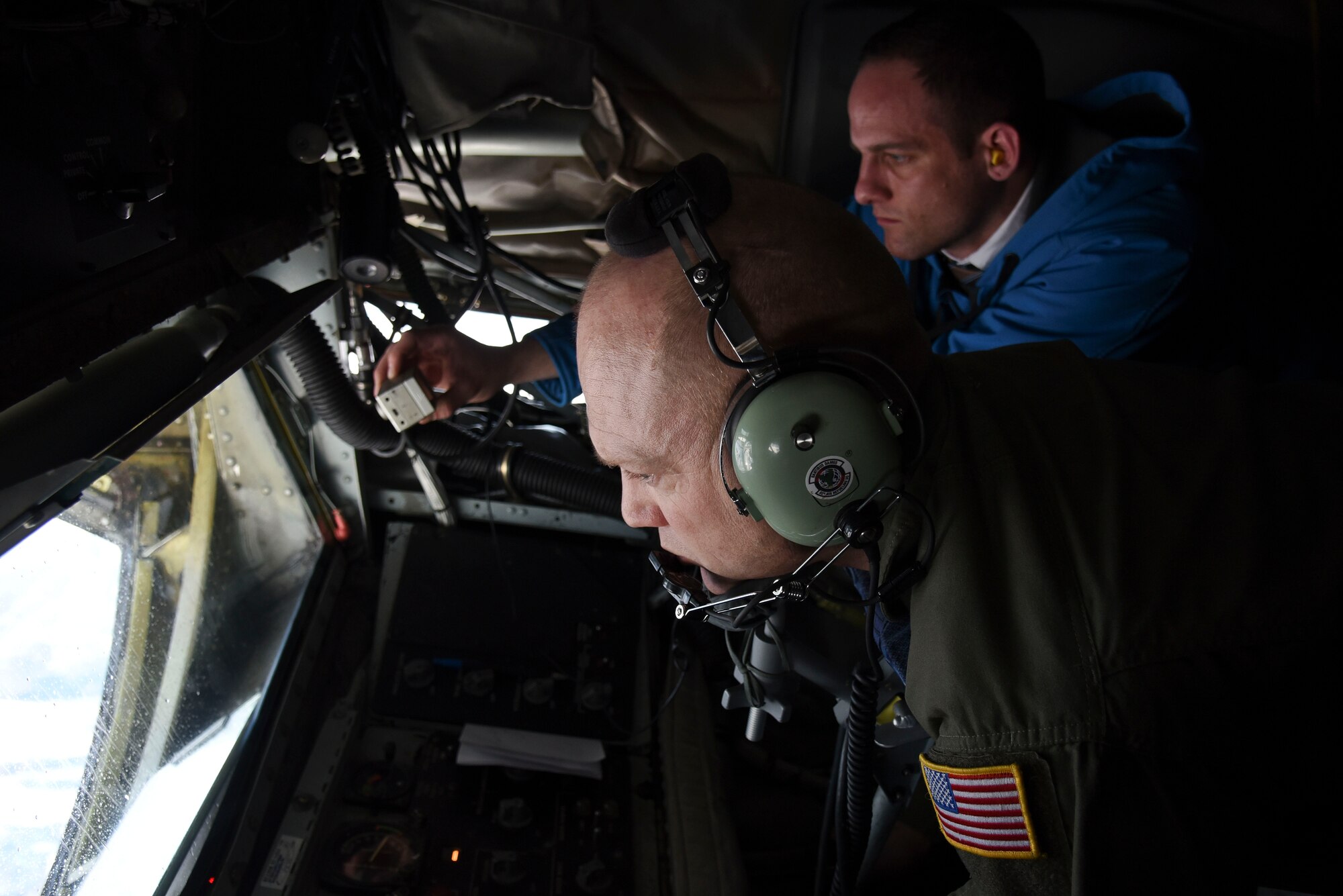 Joe McHale , KHQ News reporter, takes footage while Senior Master Sgt. Jeremiah Docken, 92nd Operations Group instructor boom operator, takes control of the boom during a Spokane-area Media Orientation Flight Jan. 8, 2016. The orientation flight gave the media an opportunity to witness six F-15 Eagles from Kingsley Field Air National Guard Base, Ore. and one C-17 Globemaster III from Joint Base Lewis-McChord, Wash., being refueled by a KC-135 Stratotanker from Fairchild Air Force Base, Wash. Media outlets that particaped in the flight included: KREM 2 News, KXLY 4 News, KHQ 6 News, the Spokesman Review and Cheney Free Press Newspapers. (U.S. Air Force photo/ Senior Airman Janelle Patiño)