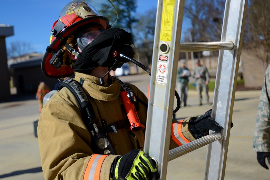 U.S. Air Force Staff Sgt. Christopher Crusius, 20th Civil Engineer Squadron fire and emergency services firefighter, places a ladder against a wall during a confidence course at Shaw Air Force Base, S.C., Jan. 11, 2016. Throughout the course, Crusius and other firefighters had to complete a number of tasks while in full protective gear. (U.S. Air Force photo by Airman 1st Class Kelsey Tucker)