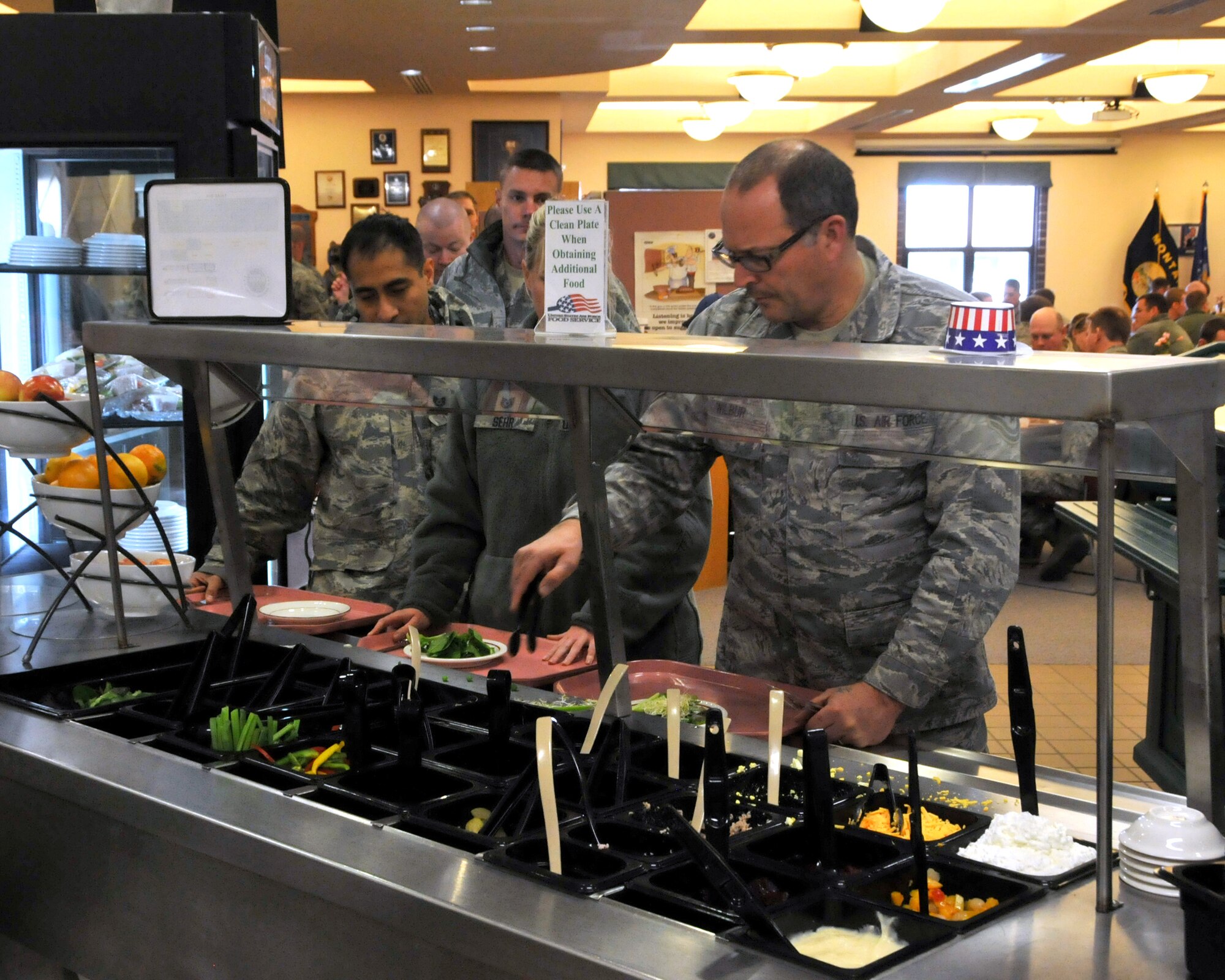 Master Sgt. Winston Wilbur prepares a salad during the unit’s regularly scheduled drill weekend Nov. 8, 2015. The “green” foods identified by the G4G Program are nutrient dense and lower in calories than “yellow” or “red” foods. (U.S. Air National Guard photo by Tech. Sgt. Michael Touchette/Released)
