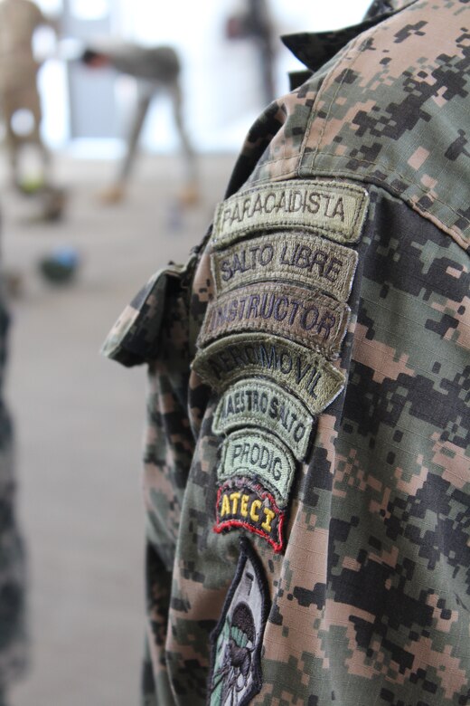 Honduran soldiers with the 2nd Honduran Airborne Brigade participated on a static-line training exercises with their U.S. counterparts from the Special Operations Command South (Forward) 7310 on Soto Cano Air Base, Honduras, January 11, 2016. Training events such as these provide an opportunity to exchange knowledge and enhance partner nation interoperability. (U.S. Army photo by Maria Pinel)