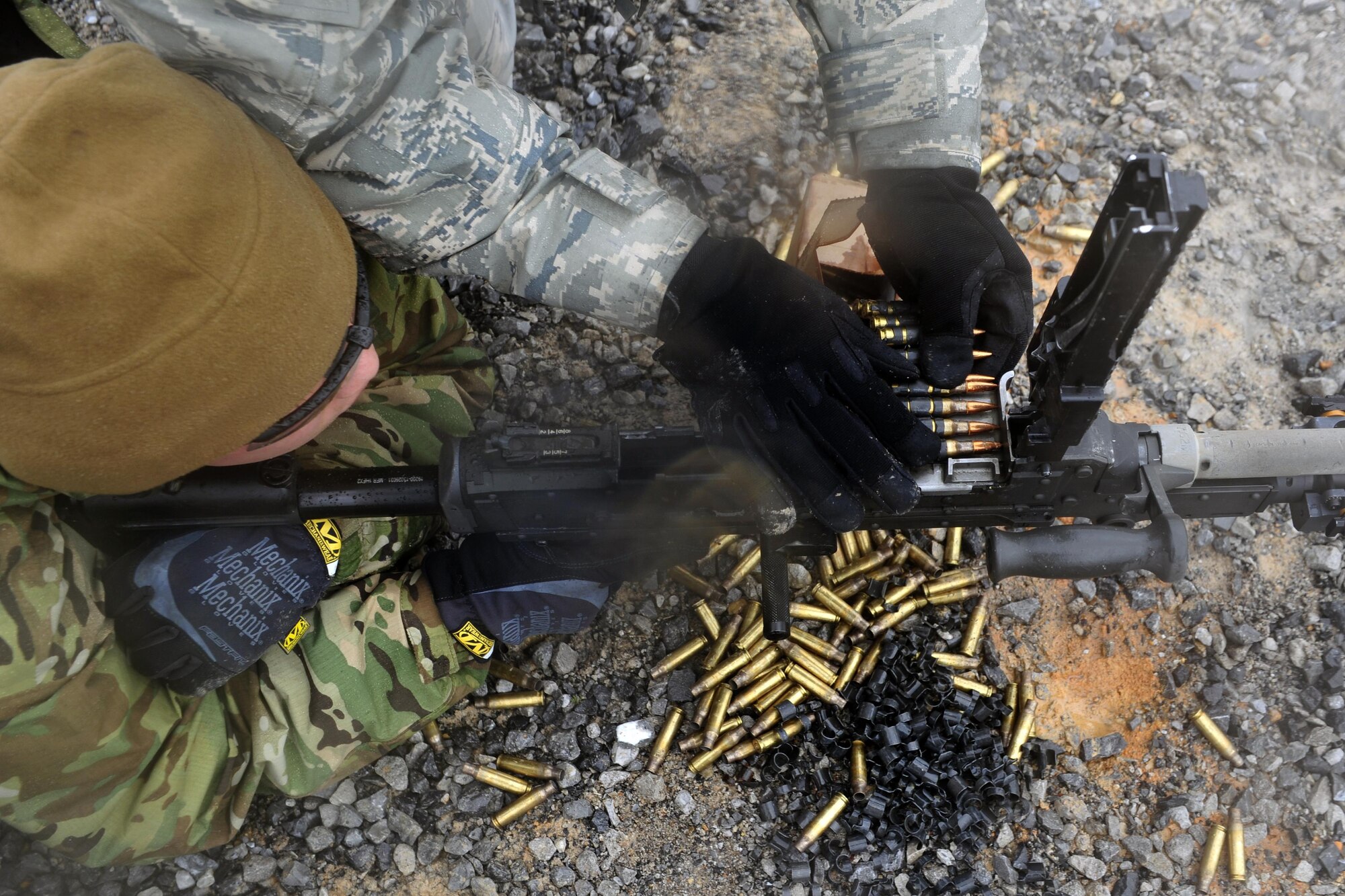 Members of the 1st Special Operations Civil Engineer Squadron reload an M240B machine gun during exercise Frigid Archer 2016 at Eglin Range, Fla., Jan. 9, 2016. Frigid Archer tested 1st Special Operations Wing Air Commandos’ expertise through a myriad of operational and support requirements. (U.S. Air Force photo by Staff Sgt. Tyler Placie)