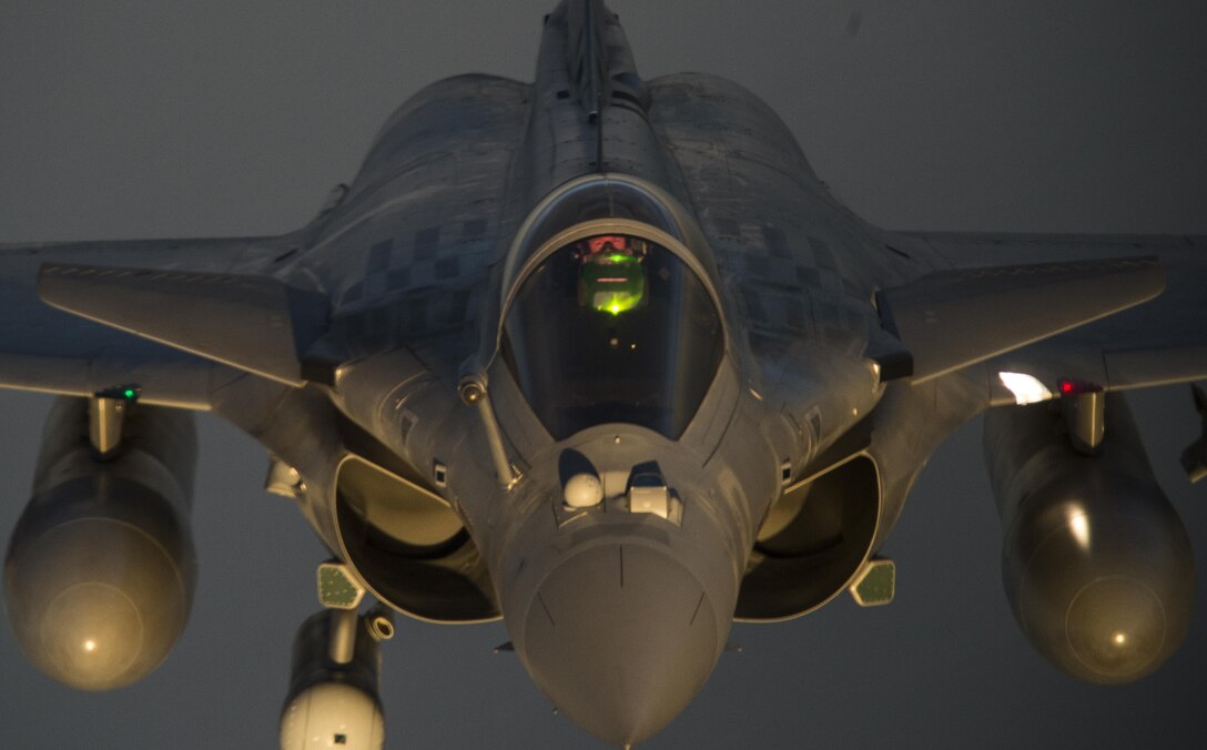 A French F-2 Rafale aircraft flies over Iraq in support of Operation Inherent Resolve, Jan. 8, 2016. U.S. Air Force photo by Tech. Sgt. Nathan Lipscomb