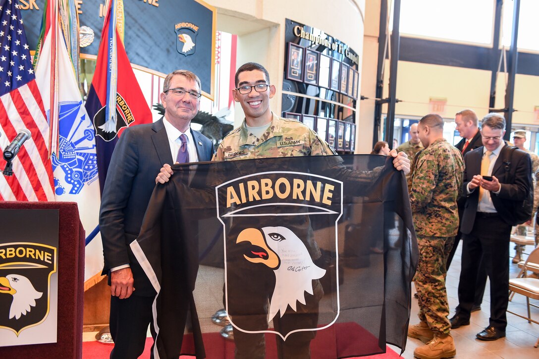 Defense Secretary Ash Carter poses for a photo with a soldier on Fort Campbell, Ky., Jan. 13, 2016. DoD photo by Army Sgt. 1st Class Clydell Kinchen