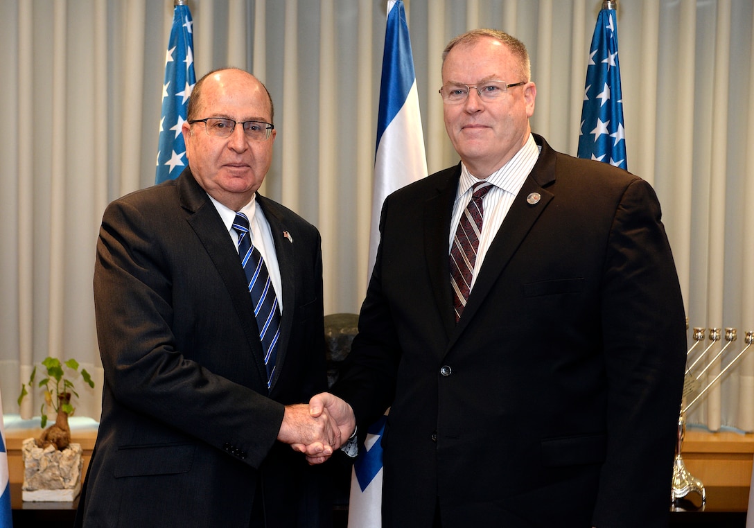 U.S. Deputy Defense Secretary Bob Work, right, poses for a photo with Israeli Defense Minister Moshe Yaalon before meeting at the Israeli Defense Ministry in Tel Aviv, Jan. 14, 2016. Work visited Israel to meet with leaders and visit local sites. DoD photo by Matty Stern