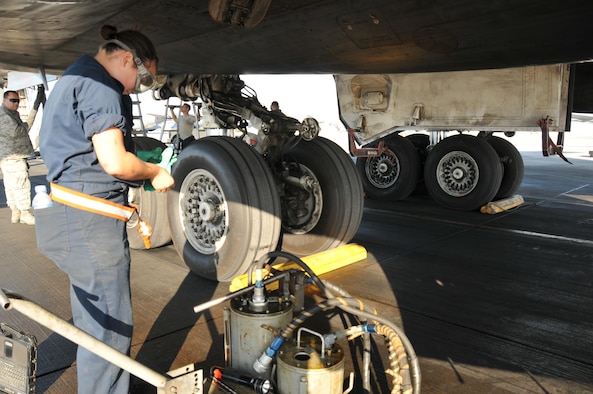 Senior Airman Alexis Anderson, 379th Expeditionary Aircraft Maintenance Squadron crew chief, services oil on a B-1 B Lancer during a post-flight inspection Jan. 11 at Al Udeid Air Base, Qatar. Inspections are done to every B-1 after a mission. Anderson is deployed from at 307th Expeditionary Aircraft Maintenance Unit at Ellsworth Air Force Base, South Dakota. (U.S. Air Force photo by Tech. Sgt. Terrica Y. Jones/Released)