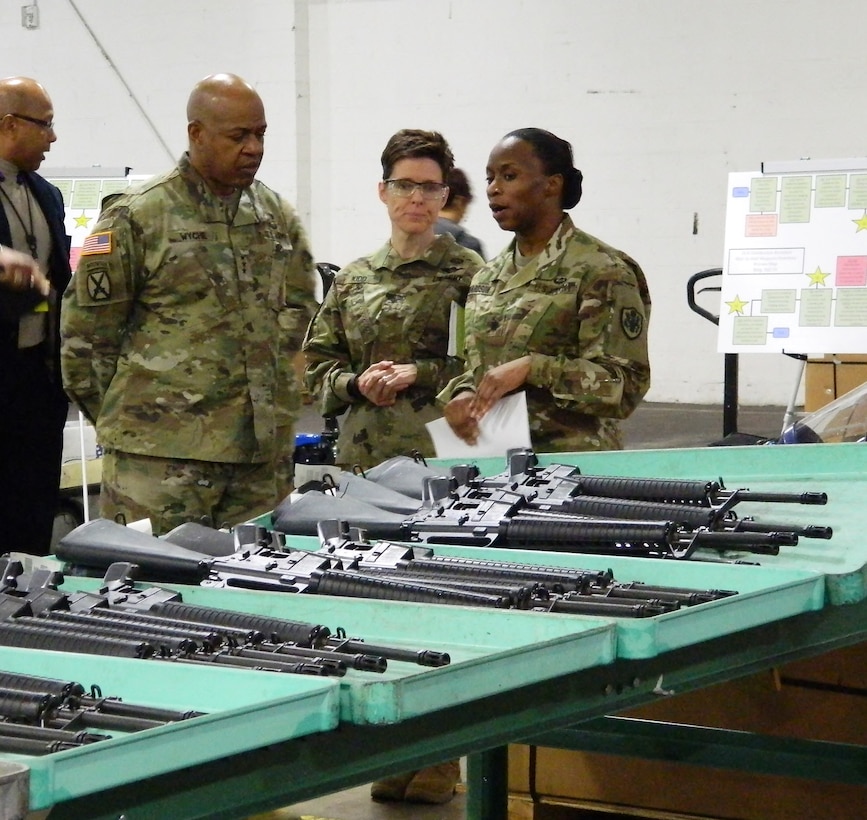 Army Lt. Col. Hattie Richardson, DLA Distribution Anniston’s commander, right, discusses the organization’s small arms mission with Army Lt. Gen. Larry Wyche, Army Material Command’s deputy commanding general, left, during his visit to the distribution center on Jan. 11. 