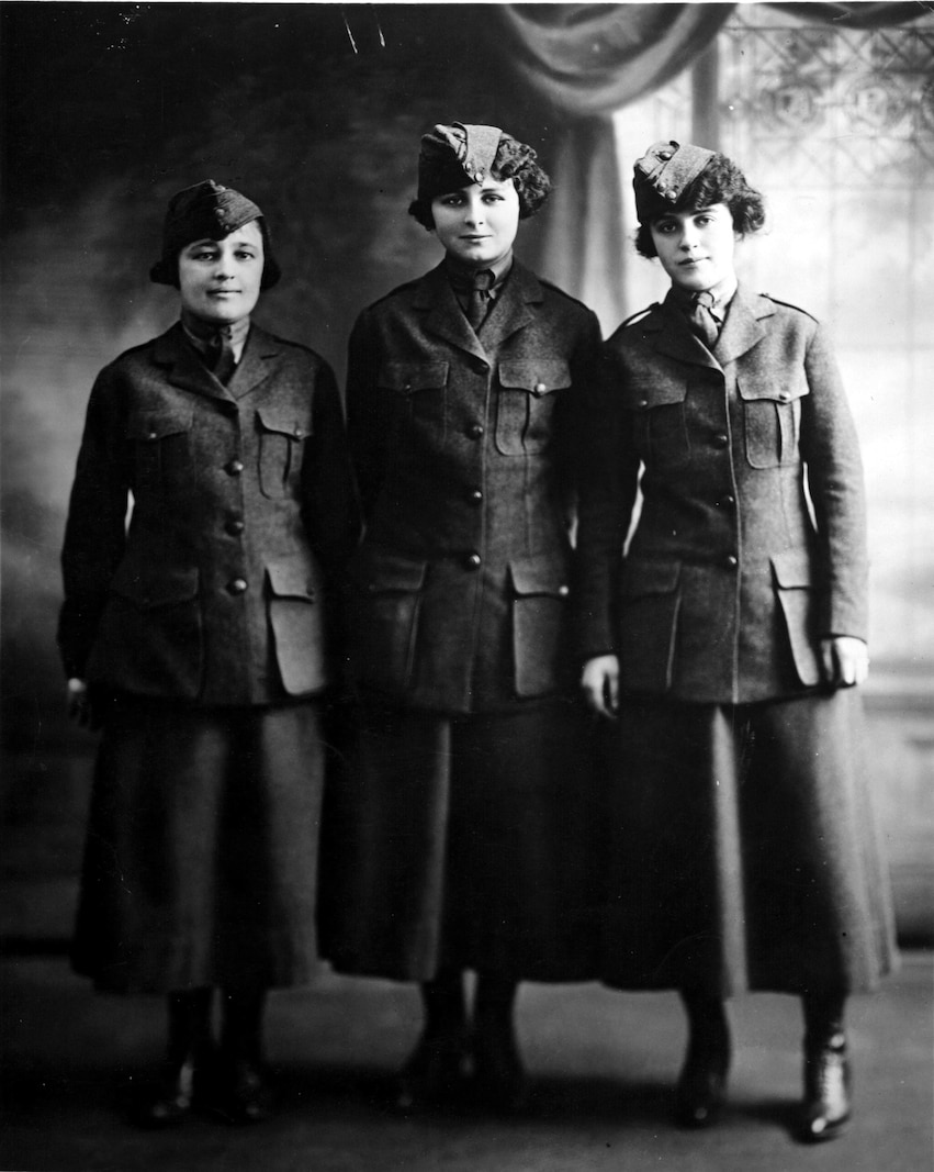 This trim Marine trio were early enlisters in the First Women’s Reserve that
served during the First World War. PFC, Marry Kelly (left) of New Jersey, May O’Keefe 
and Ruth Spike, of New York City.
