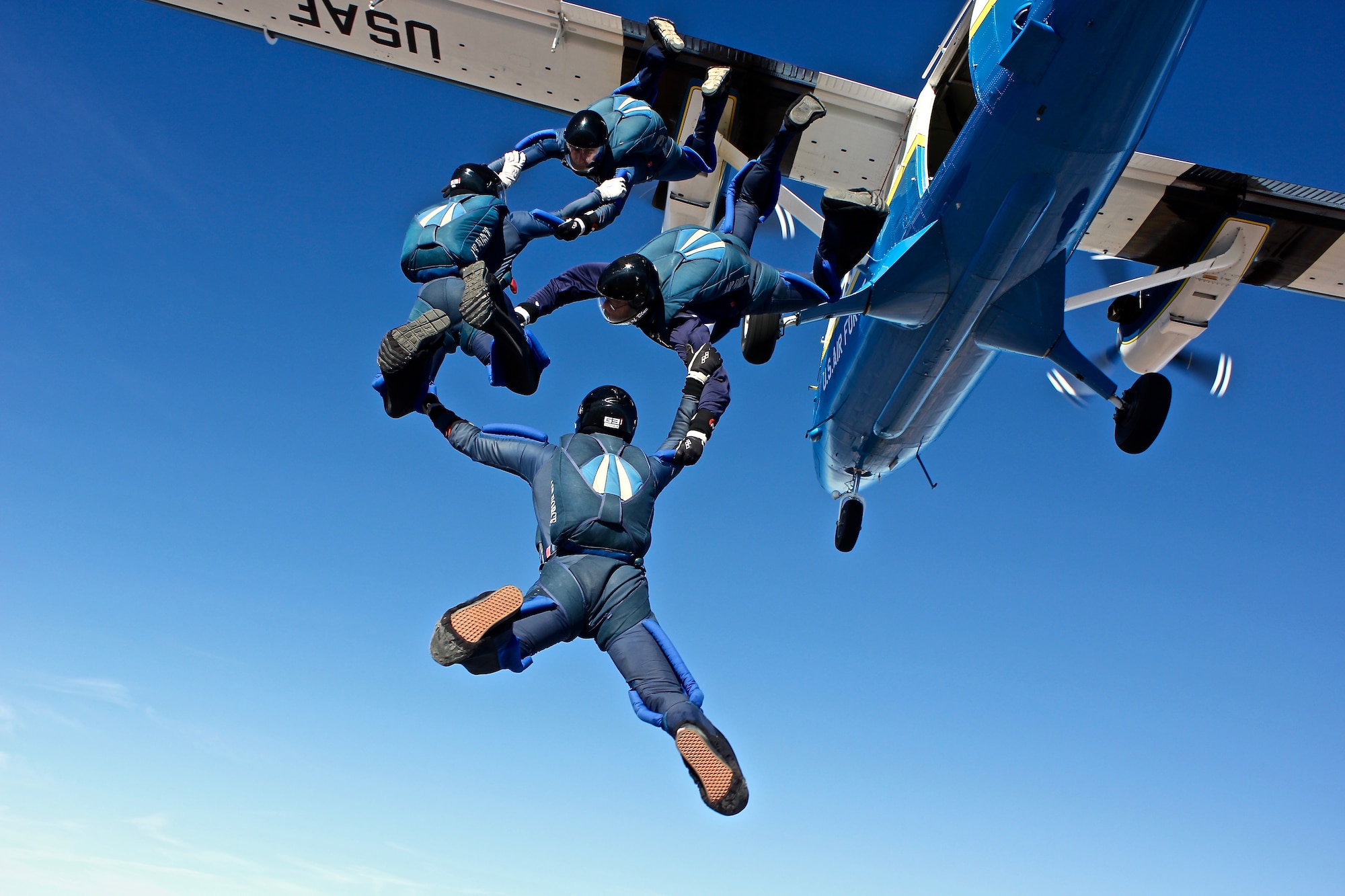 Wings of Blue team members Cadets 1st Class Jeff Herrala, Chad Sufficool,
Lance Dutton and Patrick Connolly, jump from an aircraft during the
Collegiate Parachuting Championships in Lake Wales Florida, Dec. 29 - Jan.
2. Wings of blue is the U.S. Air Force Academy's  parachute team. The team
won 26 medals at the event. (U.S. Air Force photo)  
